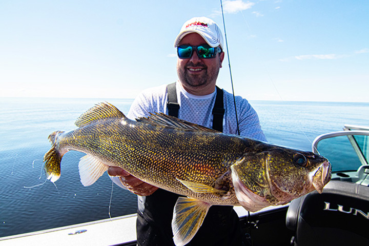 Using MICRO Jigs for BIG Walleye! 